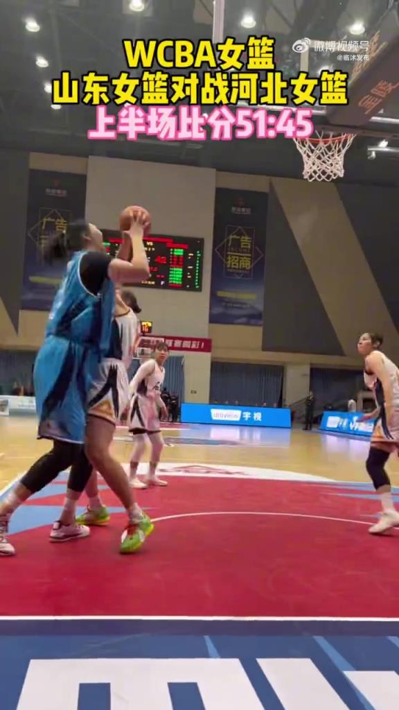 2米26的张子宇在篮下拿到球，对手除了高举双手，无计可施！