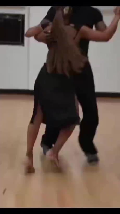 还挺会跳~杰伦-布朗在洛杉矶除了轰50分还做了什么？