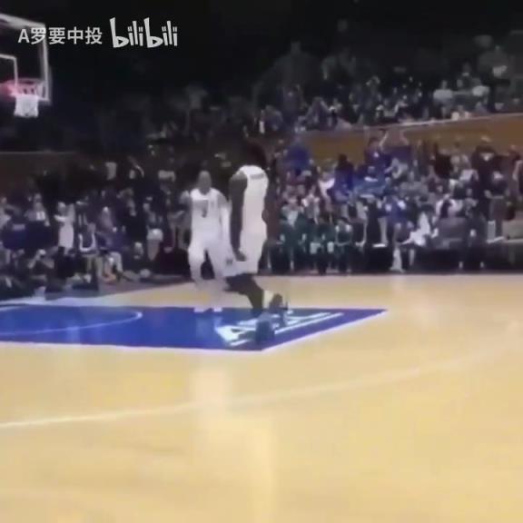 平地起惊雷！锡安大学时期最炸裂的一次空接！