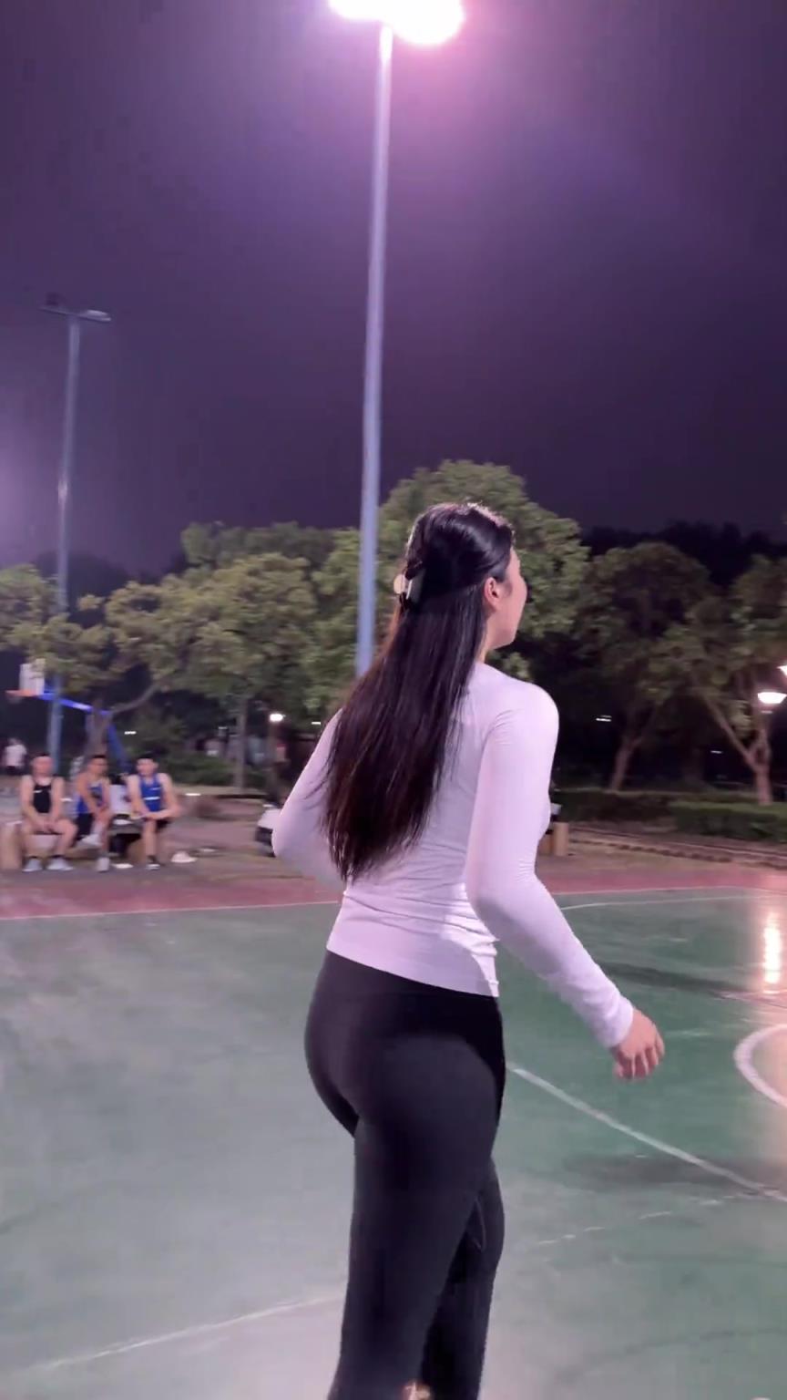 一大波人看一大波人打球...