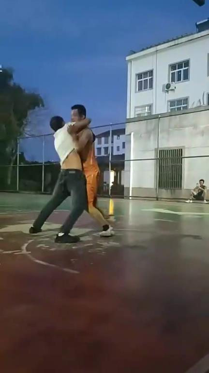 NBA的对抗不值一提，真对抗还得看我们的野球场