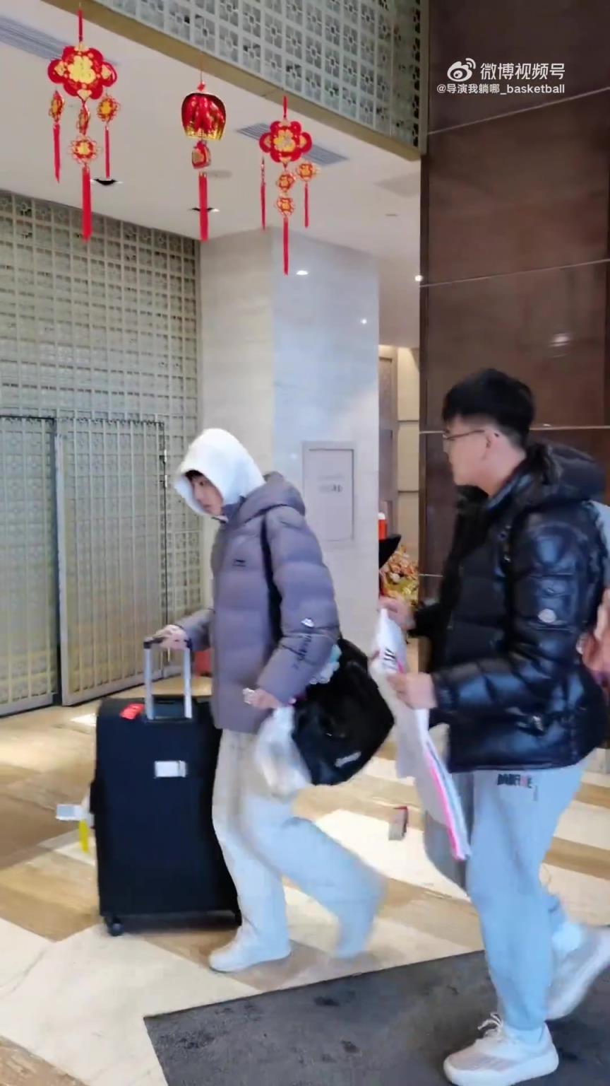 今夜将上演辽粤大战！徐杰在沈阳客队酒拒绝了球迷签名要求