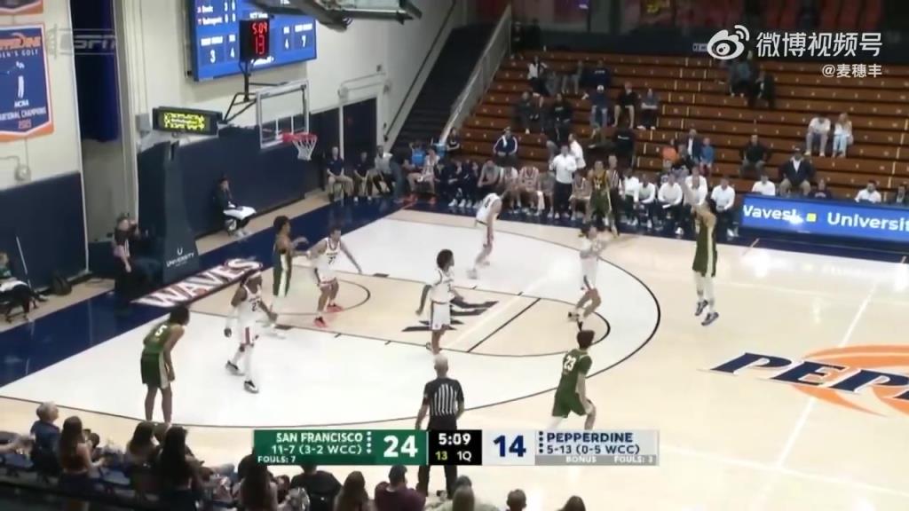 配合默契！王俊杰挡拆后接赵维伦助攻飚进三分！