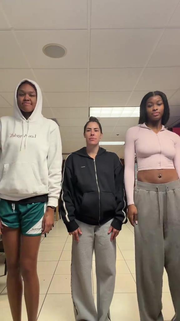 普拉姆作为女篮球员，舞蹈也不错哦！