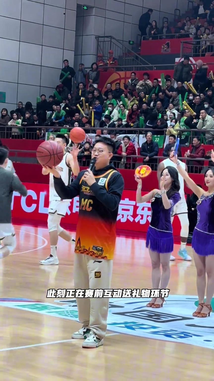 体育比赛，规则意识大于天！这波我站主持人！