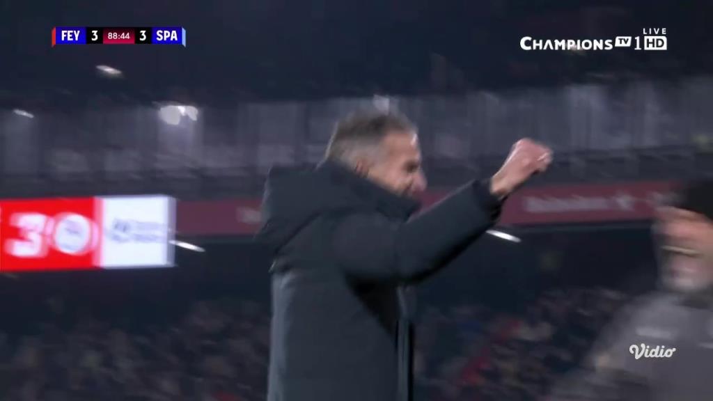 虎父无犬子！范佩西儿子替补双响！写意脚后跟破门+神级倒钩！