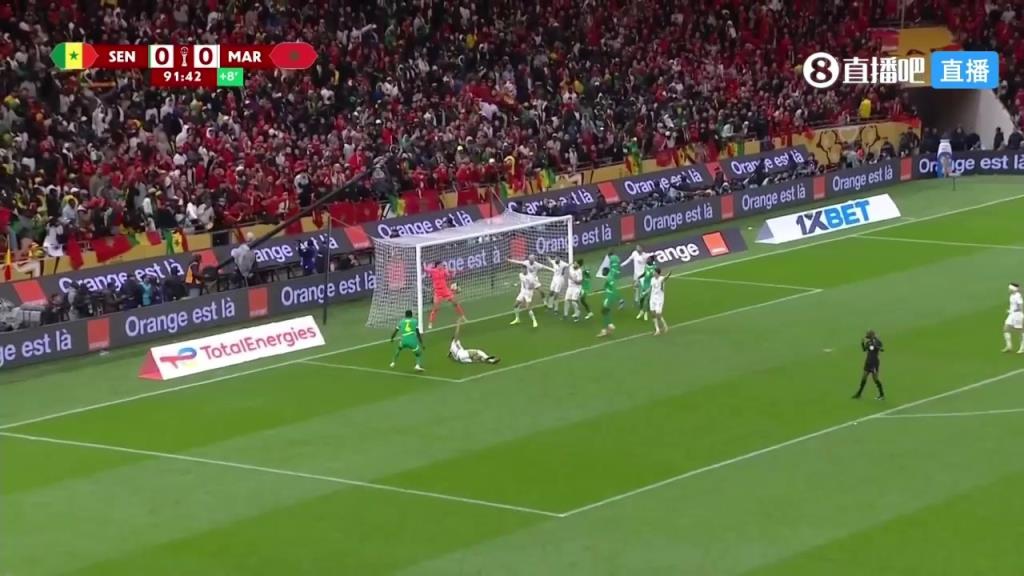 绝杀无效！塞内加尔补时进球被吹！主裁判罚进攻推人犯规！
