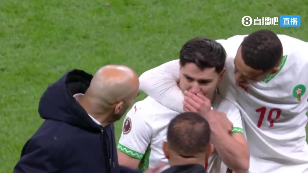 压力太大？迪亚斯点球罚进就夺冠，可惜勺子点球被没收！