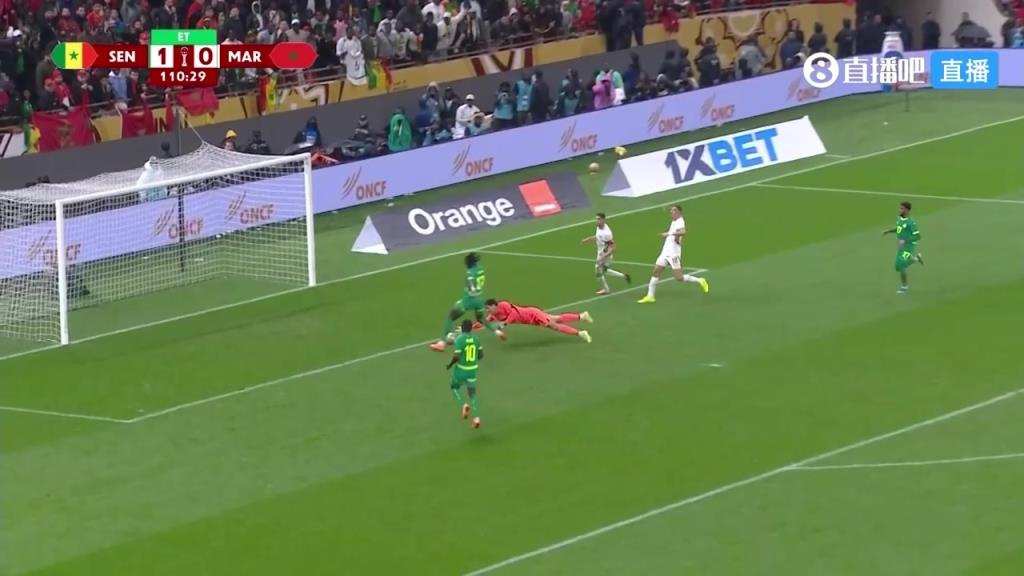太逆天了！塞内加尔前锋恩迪亚耶超级空门不进！