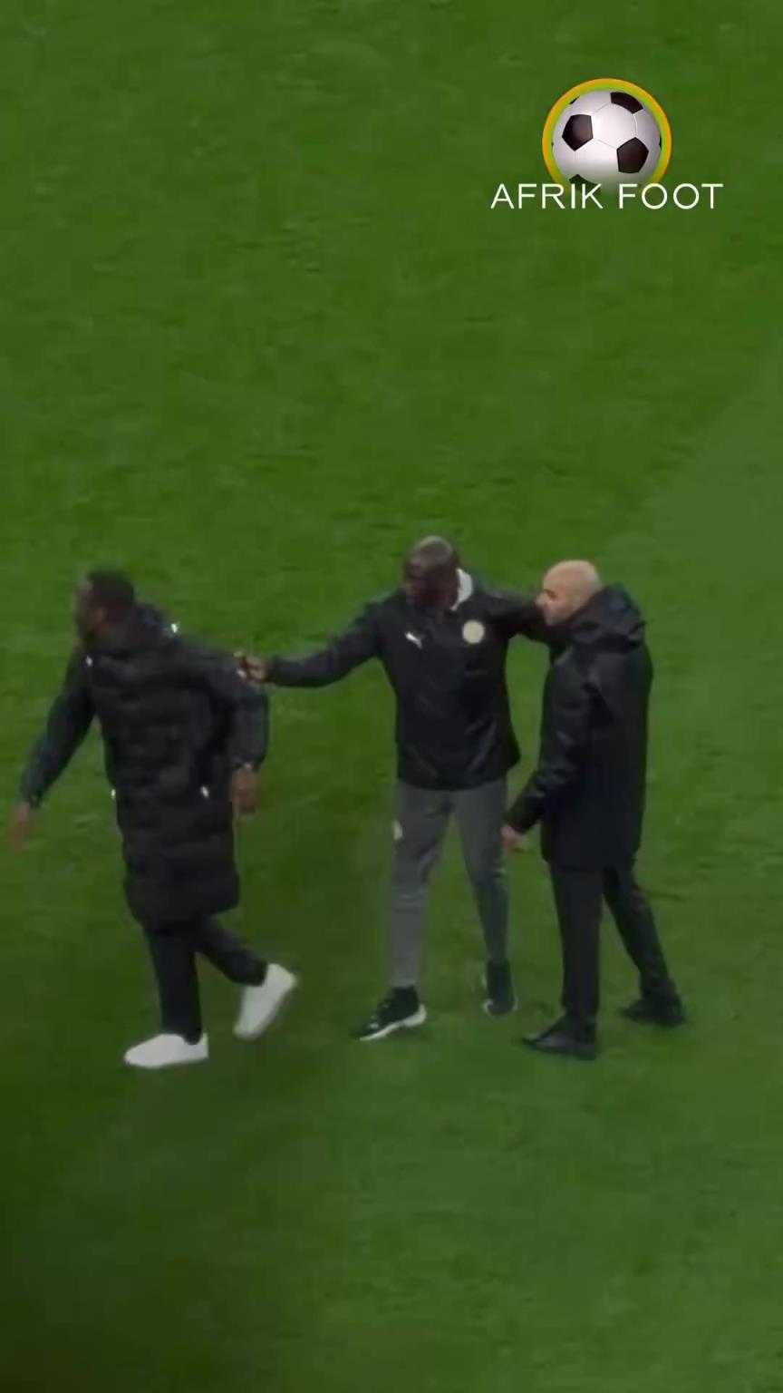 摩洛哥和塞内加尔的球队经理差点打起来了，直接变真人格斗