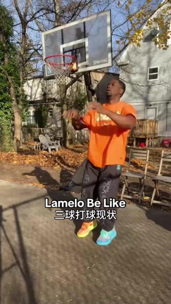 究极神经刀！网友恶搞模仿三球比赛现状！