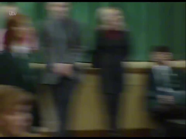 帅成这样当然是万人迷！年轻的贝克汉姆出席活动！