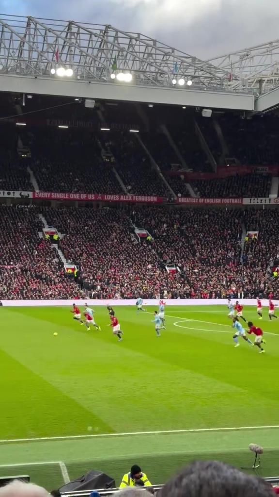 都回来了？看台视角：B费反击助攻姆伯莫破门得分！