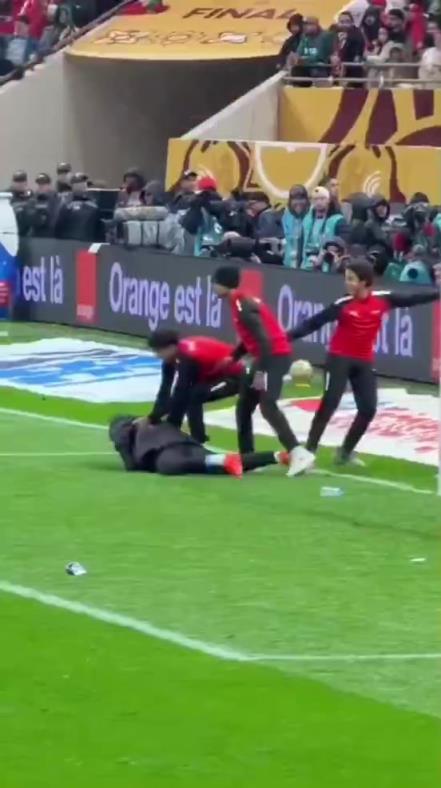 非洲杯决战❌毛巾大战✔！塞内加尔的替补门将誓死守护毛巾