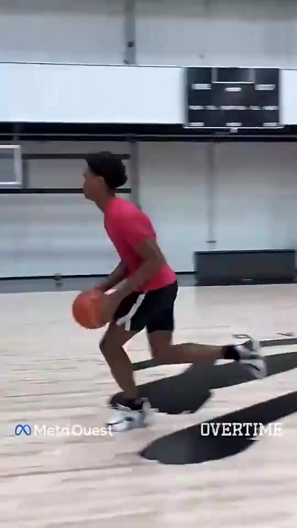 地表最强身体素质？阿门此前的罚球线轻松扣篮！