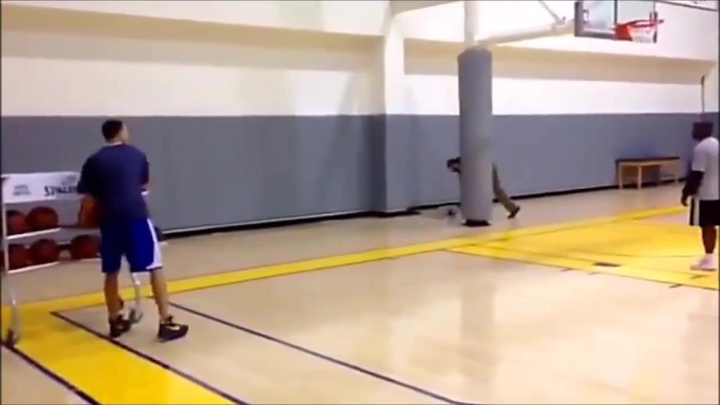 三分之王成长时！库里12/13赛季全明星三分大赛训练投出26中22！