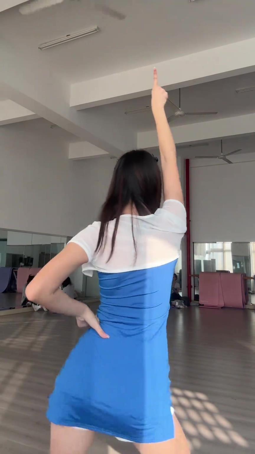 现在都卷这个赛道吗CUBAL华侨大学啦啦队~身材不错哦~