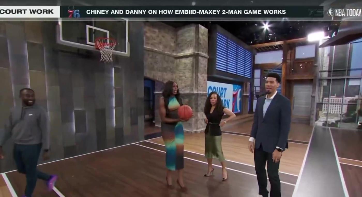 在女主持面前出糗铁林连铁三记抛投，尴尬解释：所以我退役了