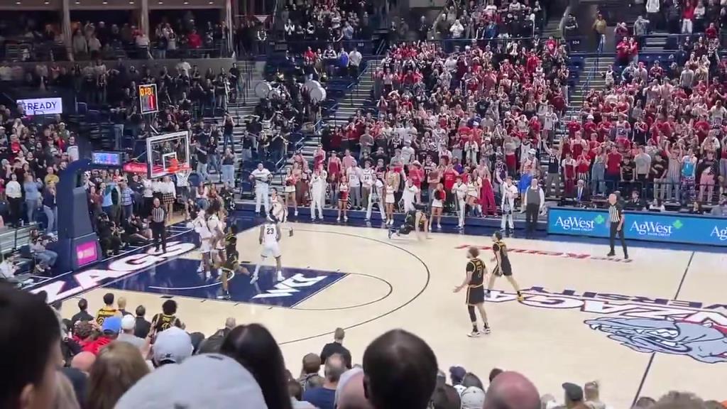 生死时刻王俊杰得到三分绝杀机会！可惜打板不中啊！！！