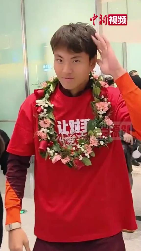 特制文字！U23国足的衣服上写着：让对手忌惮未来！