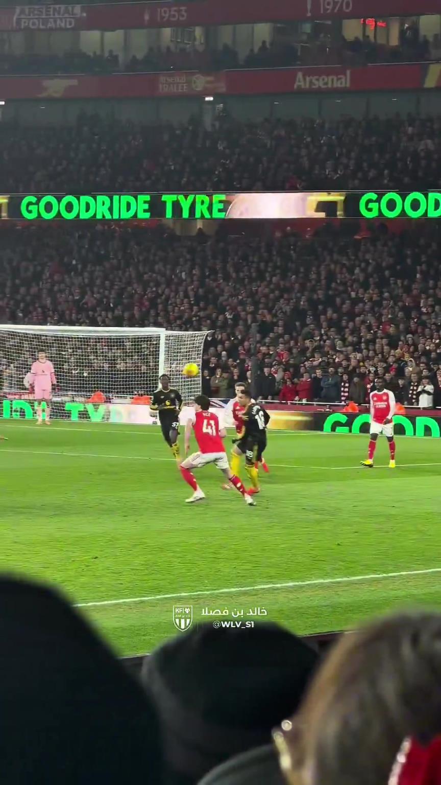 曼联球迷实拍：他们把阿森纳球员耍得团团转，简直像小孩子一样！