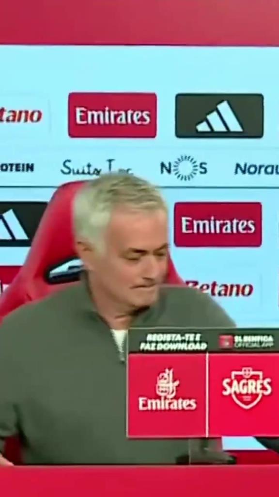 快撤！穆帅的新闻发布会上，火警警报响了