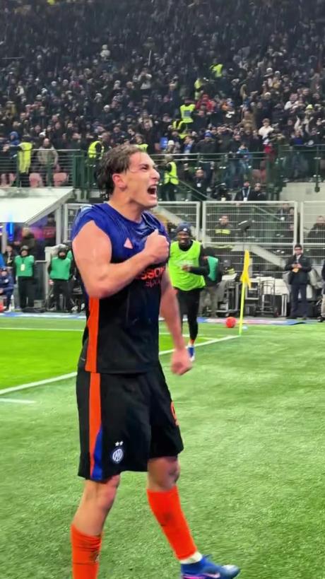 身临其境！梅阿查现场视角再来感受皮奥雨夜中大秀二头肌