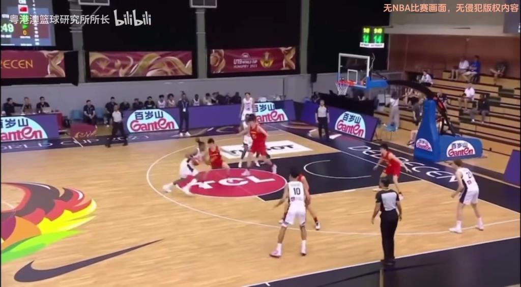 打的就是榜眼！杨瀚森U19世界杯对位24年榜眼萨尔高光表现！