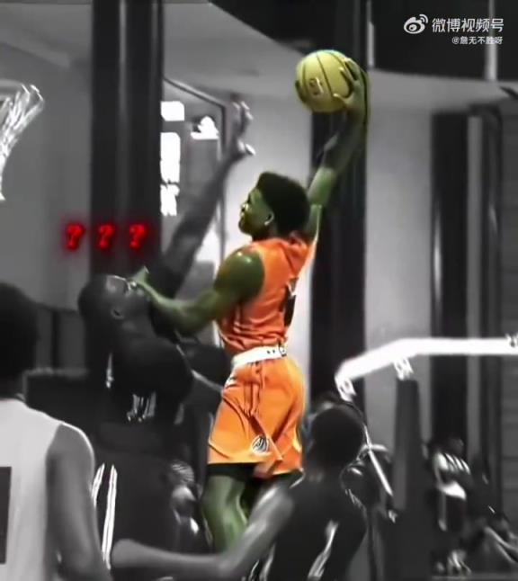 天赋真是令人羡慕啊！爱德华兹是这样打野球的