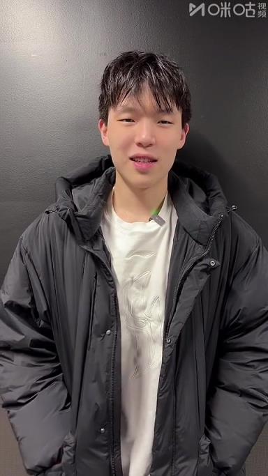 季过半有哪些进步？杨瀚森：我自己口语变好了