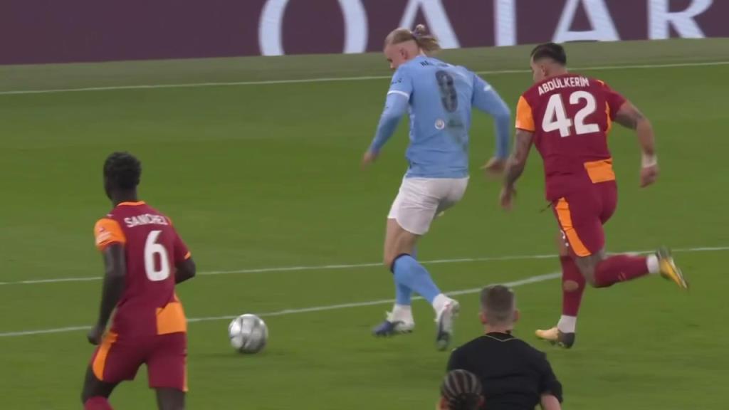 曼城先下一城！多库直塞助攻，哈兰德单刀冷静挑射破门！