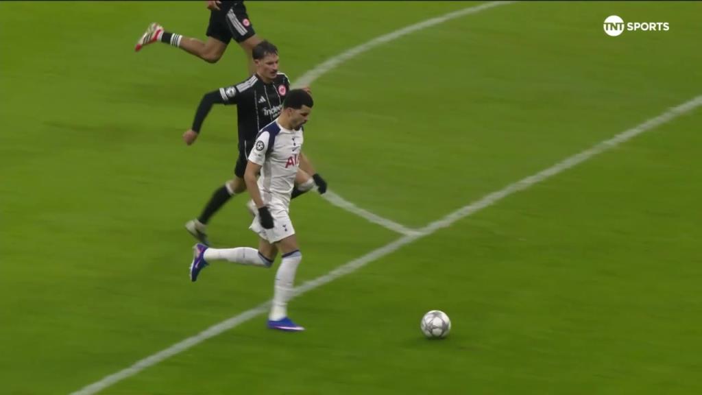 法兰克福头球回顶乌龙助攻！索兰克单刀冷静低射远角破门！