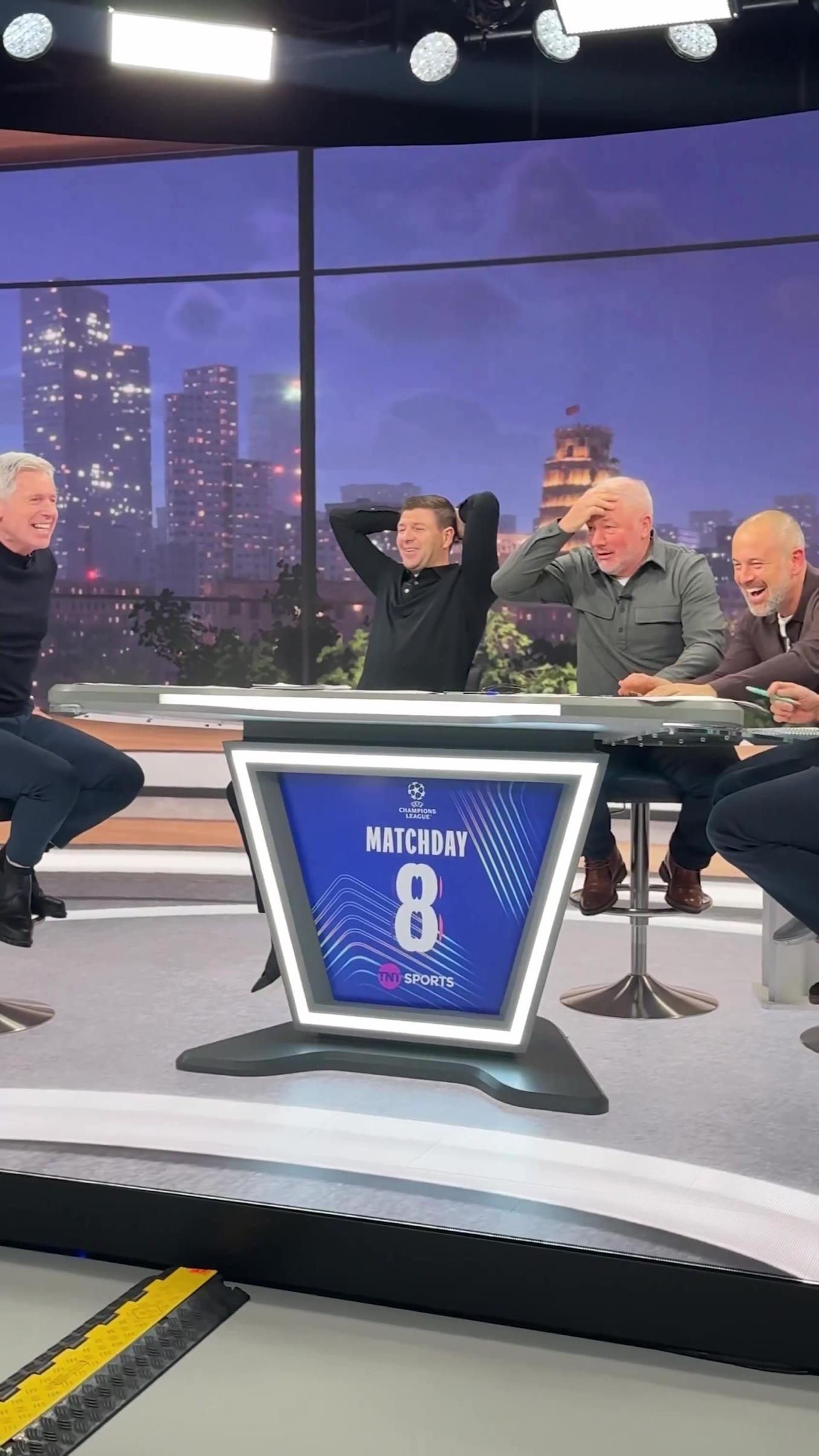 本菲卡不可思议的进球！杰拉德等名宿在解说席抱头难以置信