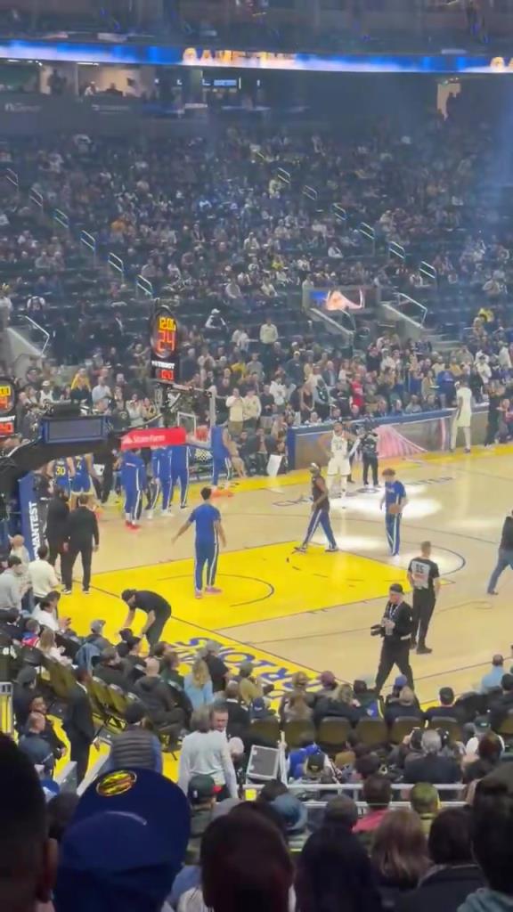 你也想加入？1月做客金州 字母赛前认真看勇士球员热身