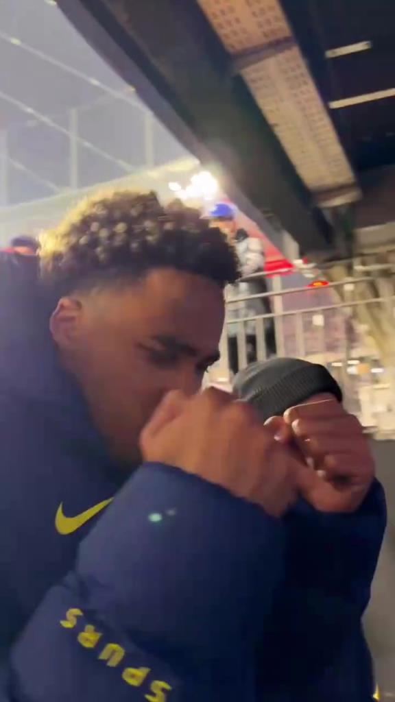 外战内行！热刺球员从德意志银行公园快乐下班