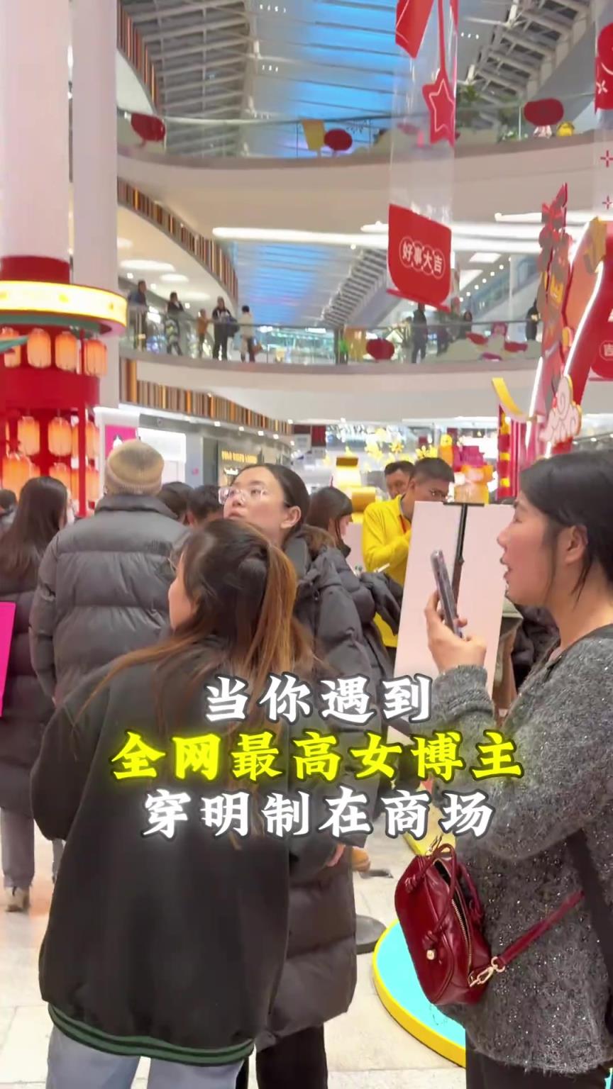 全场焦点！当身高两米的许诺穿明制汉服去逛商场瞬间亮了