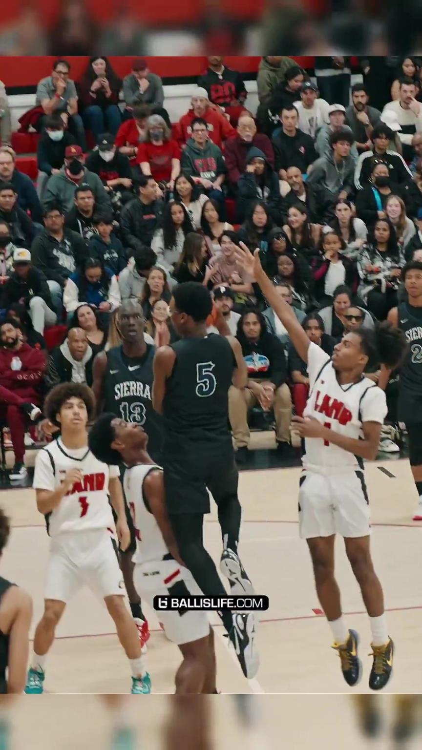 笑死！布莱斯想整活结果玩脱了，场边的老詹都没眼看了