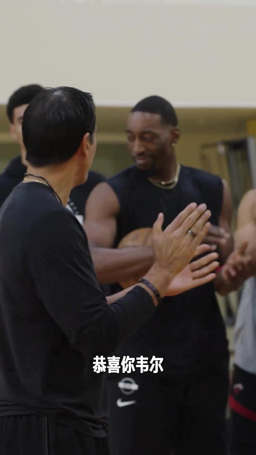 恭喜兄弟！斯波带领全队祝贺韦尔入选全明星新秀挑战赛...