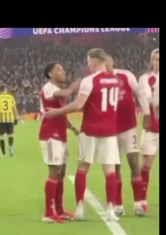 看看阿森纳球员在约克雷斯进球后的反应