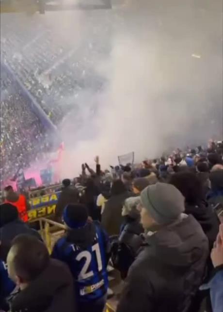 战歌嘹亮！实拍：国米远征军用歌声征服威斯特法伦魔鬼主场