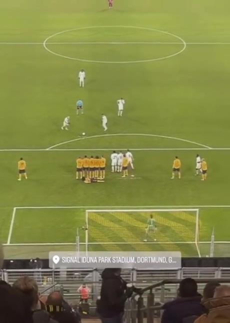 精确制导！现场实拍：迪马尔科圆月弯刀击穿大黄蜂