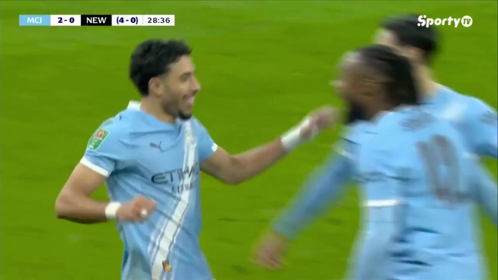 曼城再下一城！马尔穆什门前头球补射空门得手！