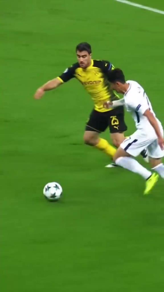 左脚爆射近角！慢镜头欣赏孙兴慜这粒一气呵成的进球！