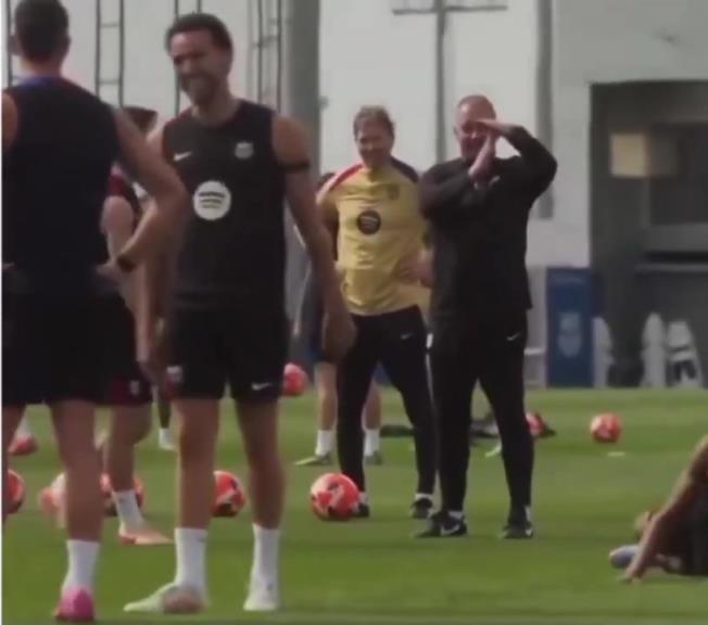 震惊！亚马尔训练中用皮球怒踢主教练弗里克