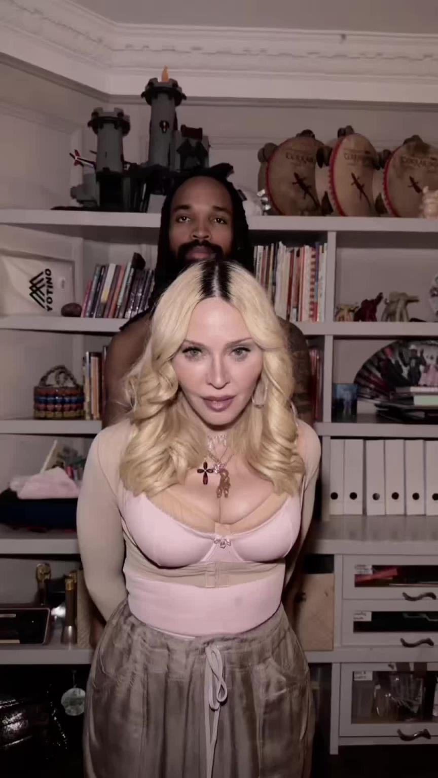 纽约叛逆者队前锋和67岁的麦当娜陷入热恋