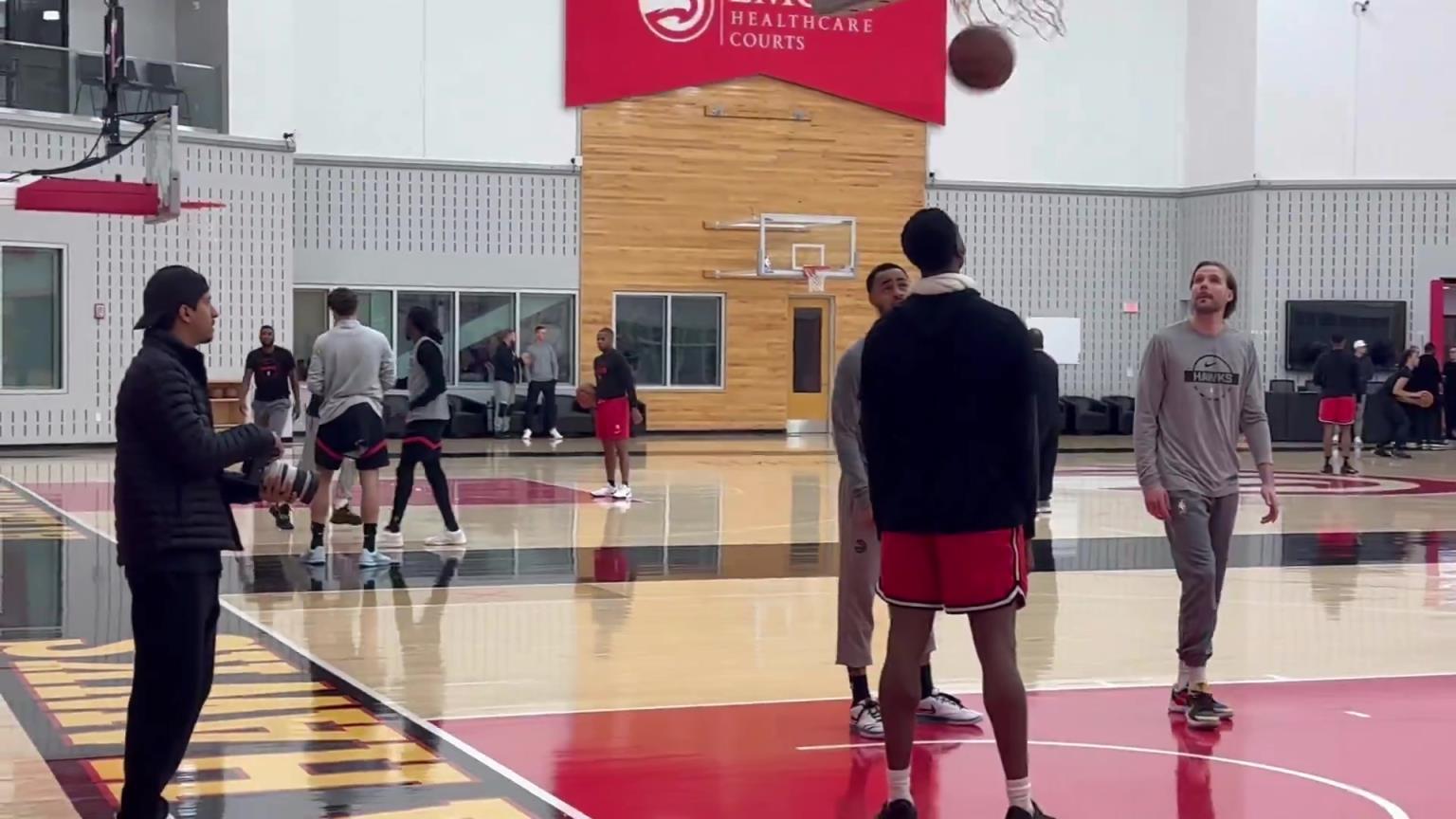 知道自己去湖人了？老鹰最新队内训练视频，肯纳德不在其中