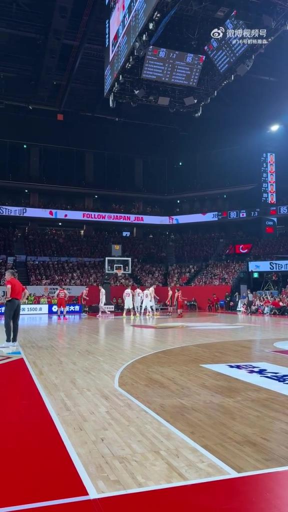 现场视角看中国男篮VS日本男篮最后7秒钟!现场球迷太疯狂了!
