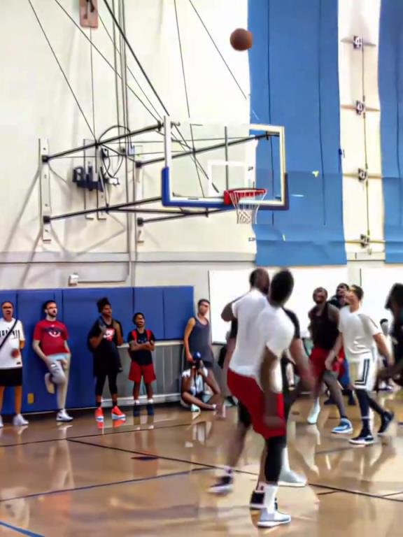 登哥后撤步也是独领风骚啊，这么丝滑谁看不迷糊～