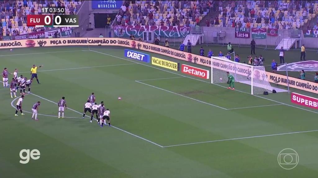 扎扎附体！弗鲁米嫩塞球员逆天小碎步点球不进！