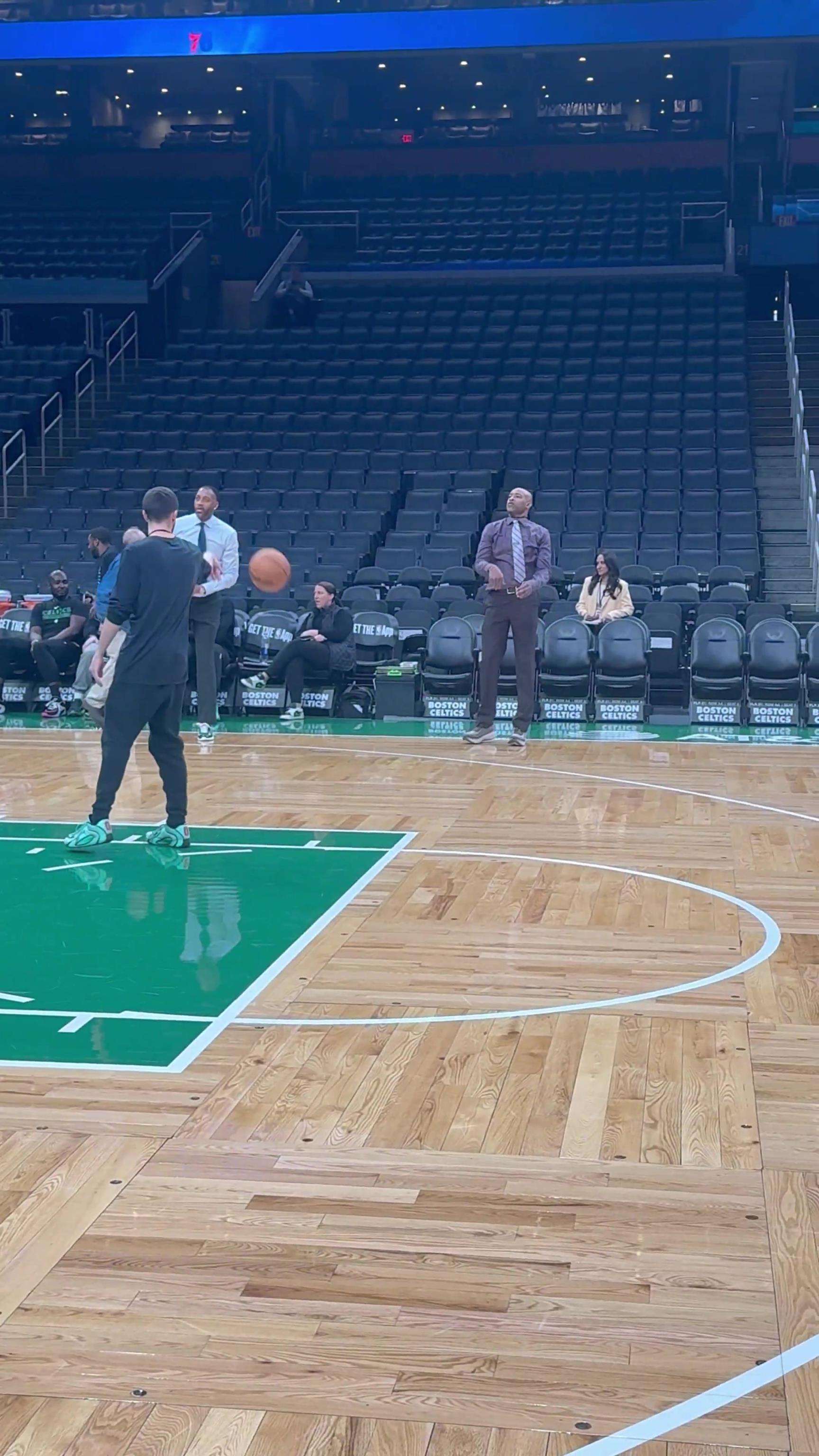 难分伯仲麦迪、卡特穿西服PK三分！百发百中啊！